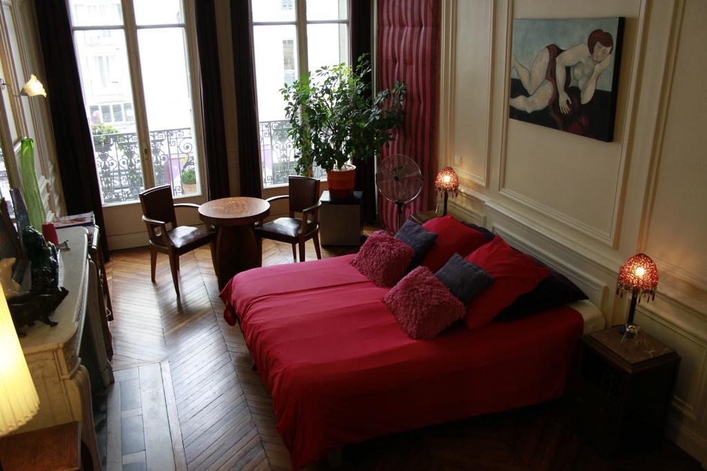 A Room In Paris Quarto foto